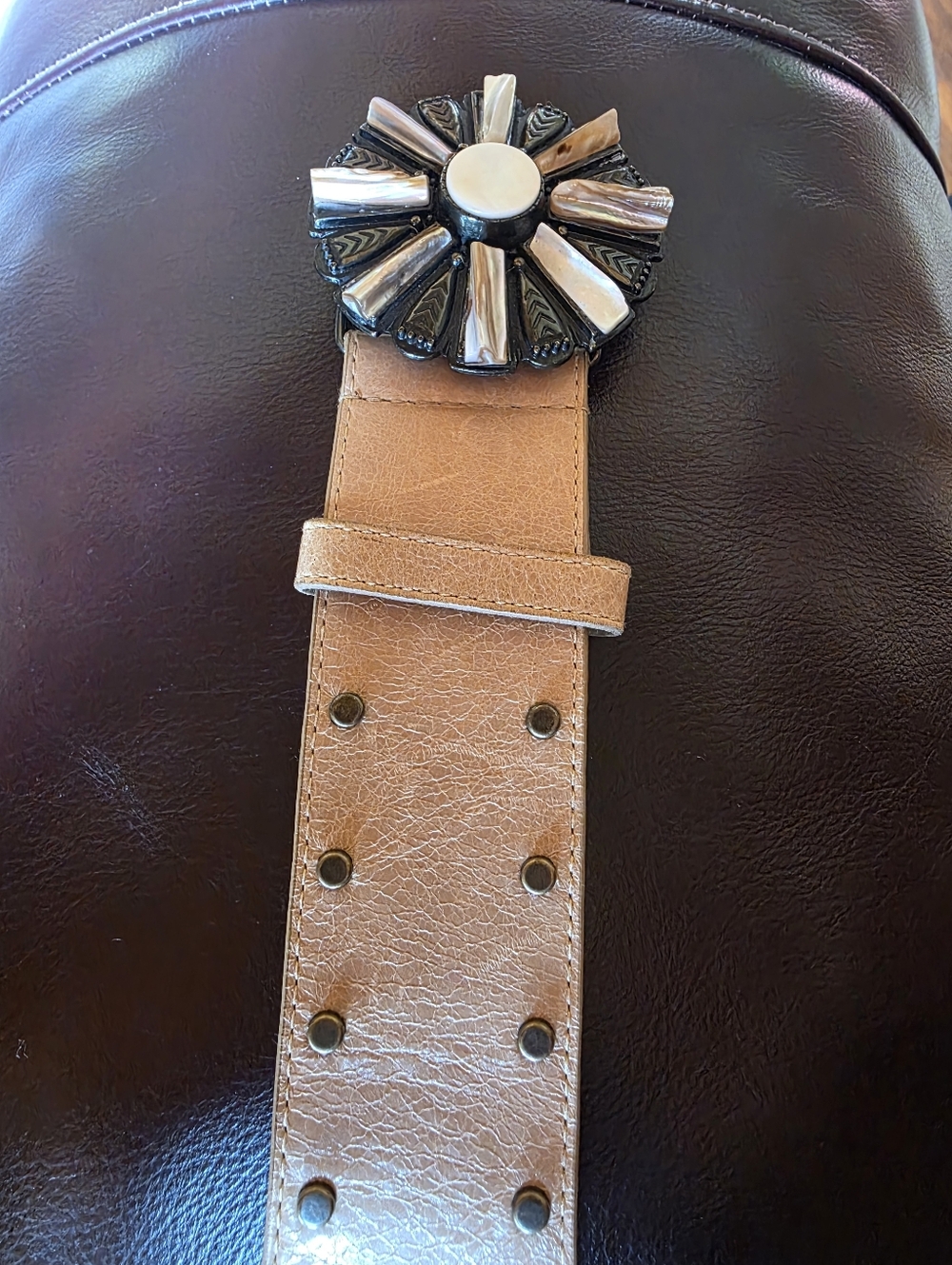 Another Line Sputhwestern Cream Leather Belt with Decorative Floral Buckle Large - Picture 5 of 10